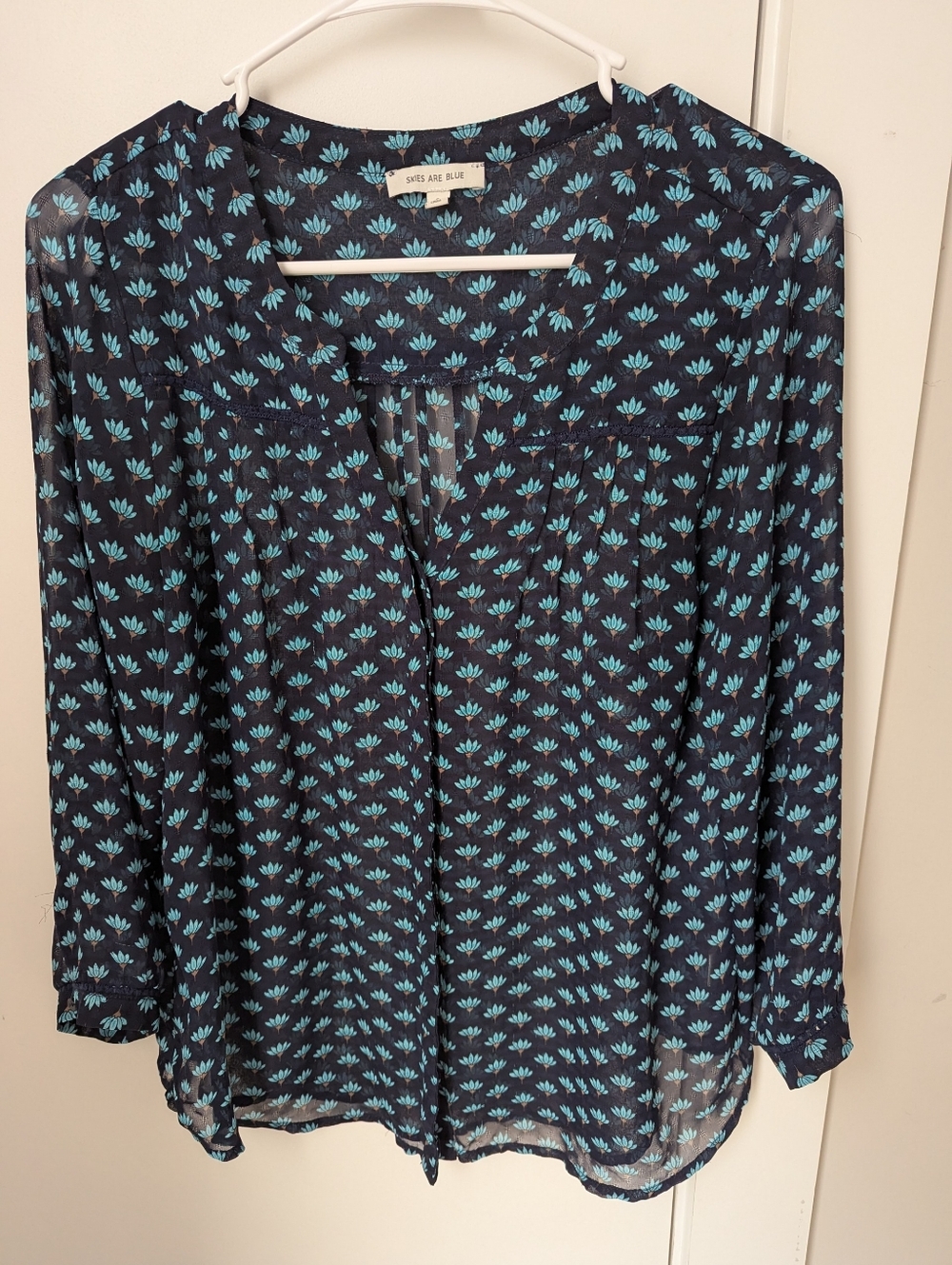 Ladies Skies Are Blue Sheer Navy Floral Blouse Size Small